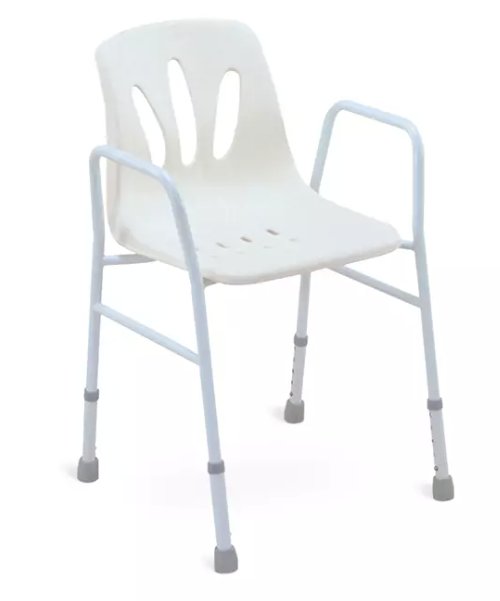 Une image d'une chaise de douche confortable et offrant un bon soutien, con&ccedil;ue pour les personnes &acirc;g&eacute;es, offrant stabilit&eacute; et s&eacute;curit&eacute; pendant le bain.