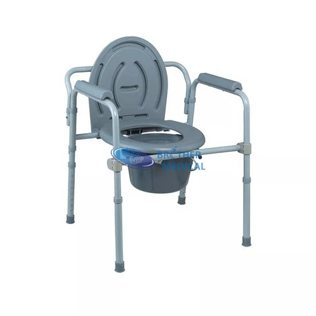 Multifonction portable sur la chaise de commode des toilettes
